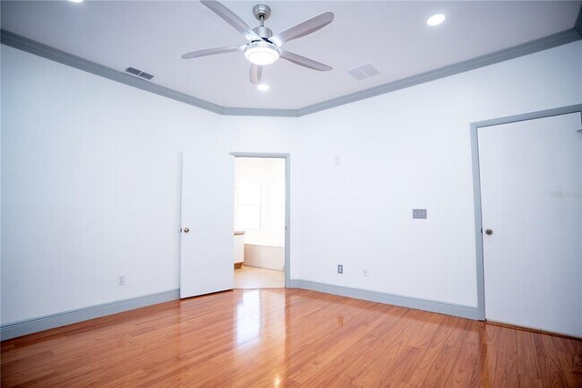 Building Photo - 546 Bloomingdale Dr