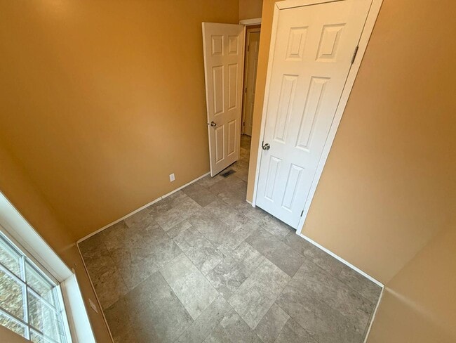 Building Photo - 2501 N Apperson Way