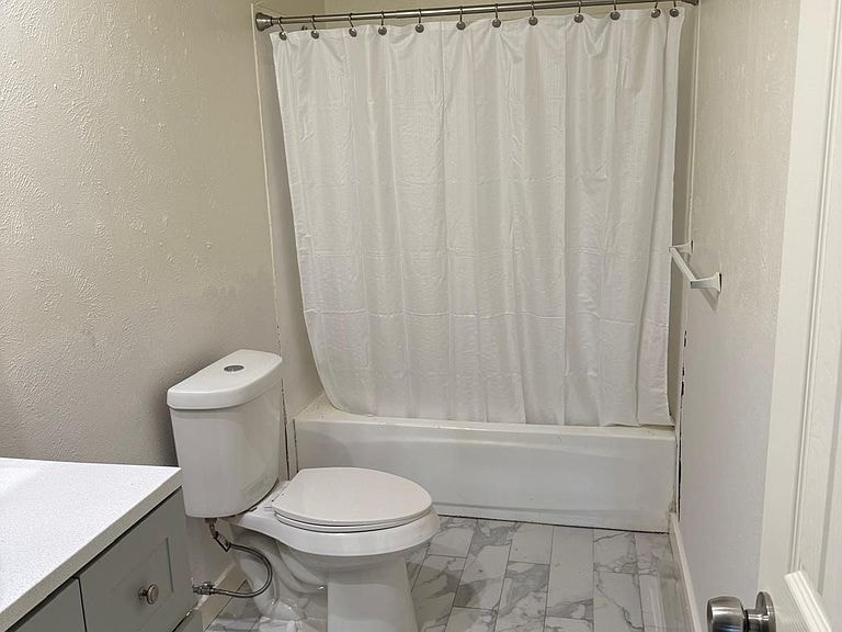 Building Photo - 3410 Meadow Oaks Dr