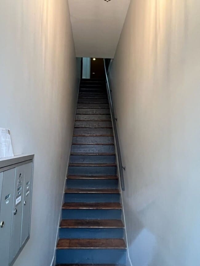 Building Photo - 227 W Broughton St