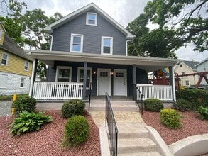 Building Photo - 215 Borden Ave