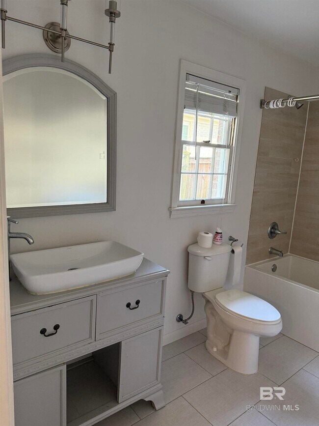 Building Photo - 162 Pecan Ave