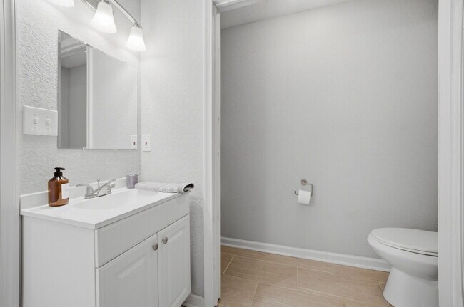 Building Photo - The Norfolk Nomad Spacious 4BR Near Downtown, ODU