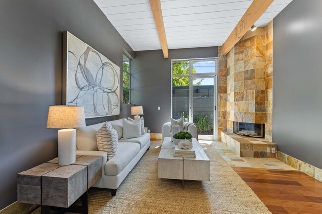 Building Photo - 705 Evergreen St