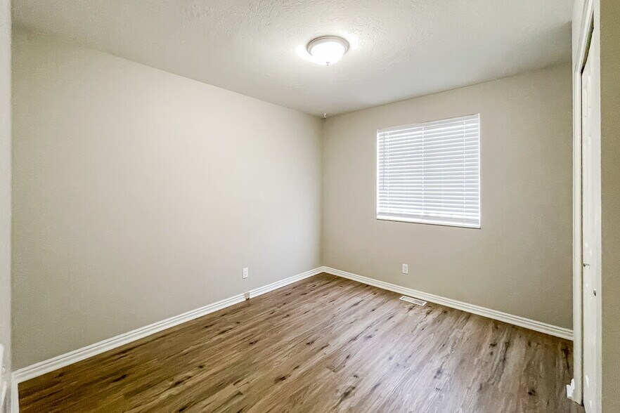 Building Photo - 4949 S 2925 W