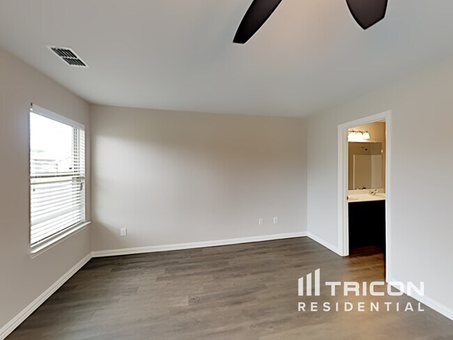 Building Photo - 1662 Pompano Beach Dr