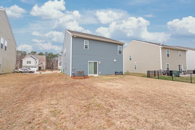Building Photo - Move-in Ready 5 Bedroom Home!