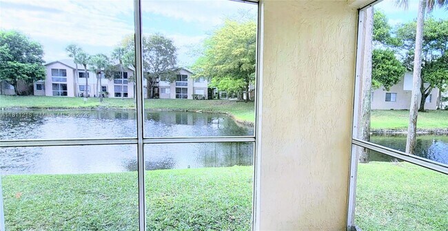 Building Photo - 9977 Westview Dr