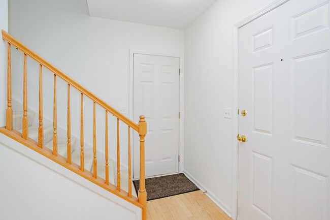 Building Photo - 1217 N Village Dr