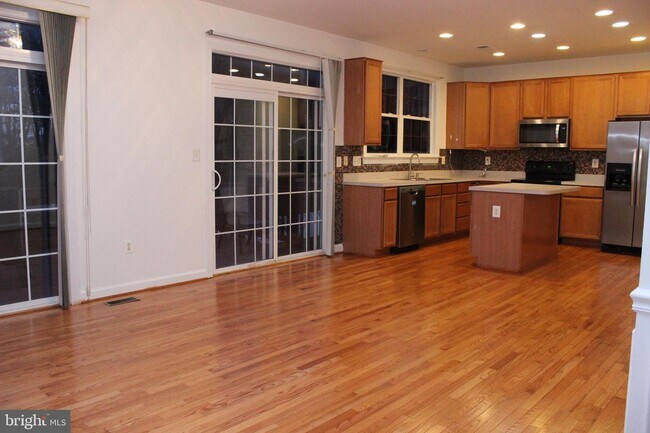Building Photo - 8289 Glade Bank Dr