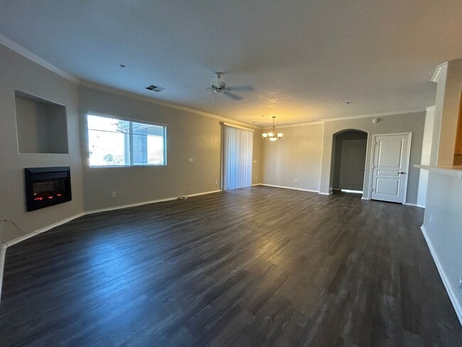 Building Photo - 955 E Knox Rd