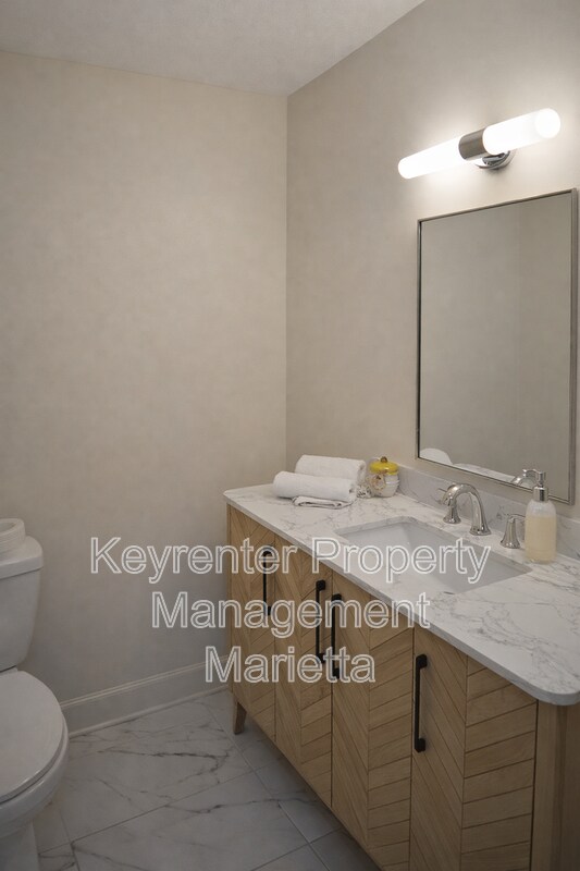 Building Photo - 603 Serramonte Dr