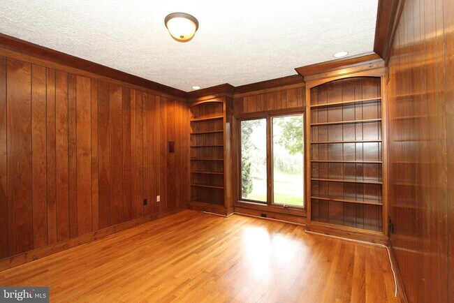 Building Photo - 10208 Sorrel Ave