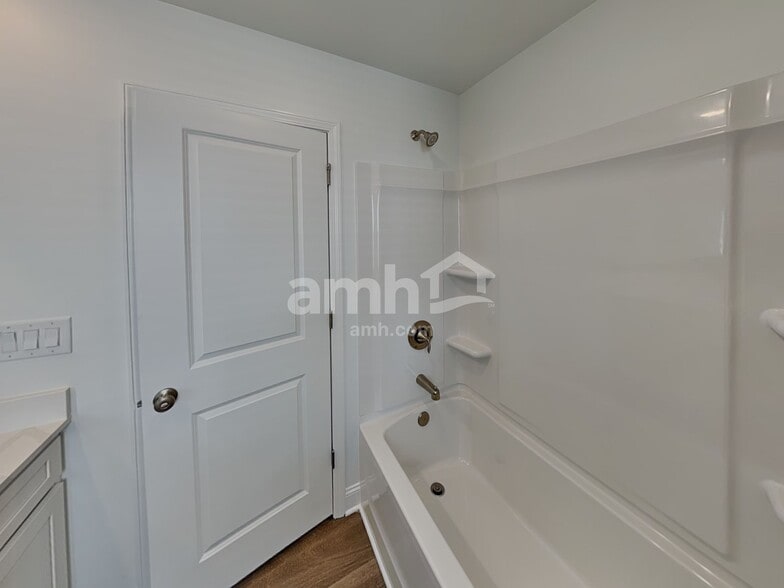 Building Photo - 945 Carnelian Ln