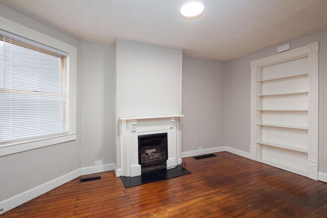 Building Photo - 564 Pemberton St