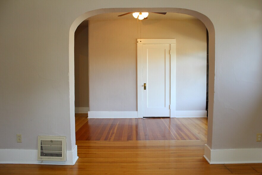 Building Photo - 1483 NE Going St