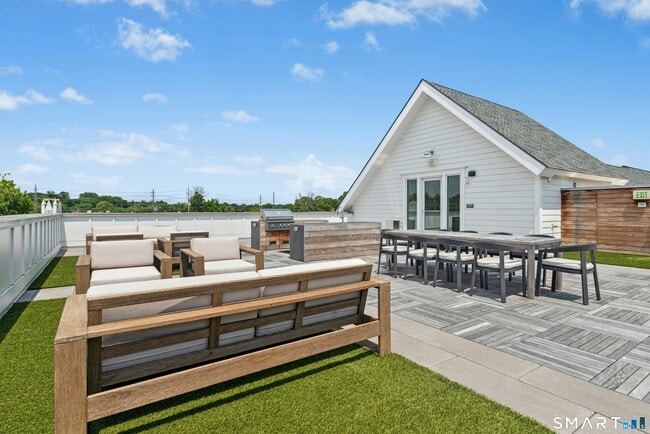 Building Photo - 15 Corbin Dr