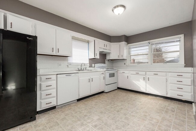 Building Photo - 3706 Chevy Chase Rd