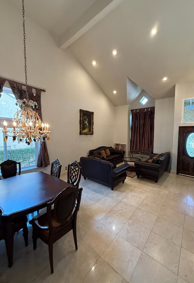 Building Photo - 3350 Deaver Dr