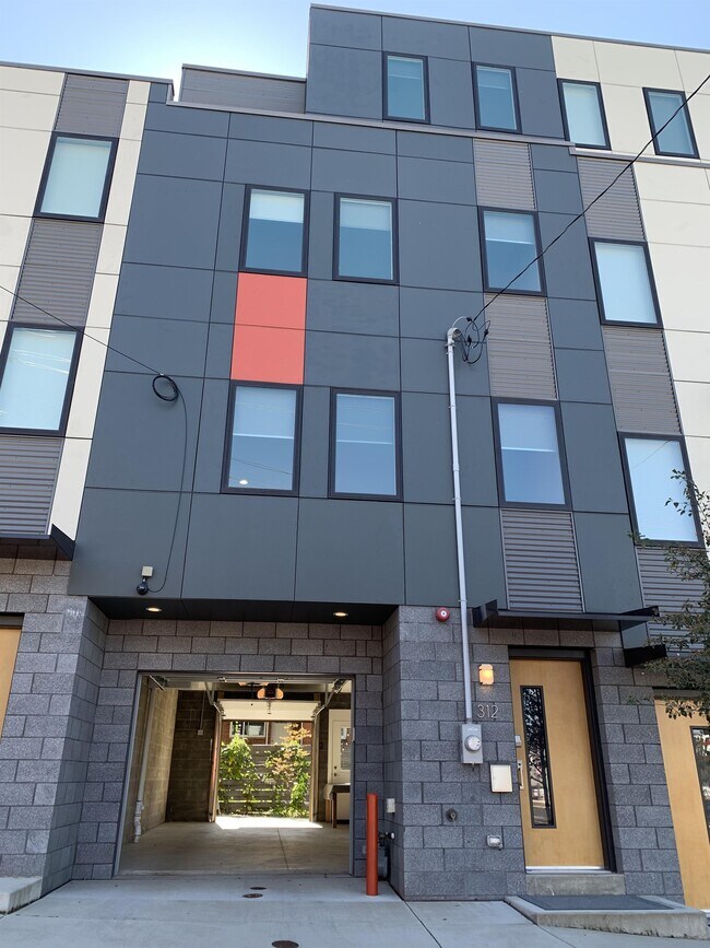 Building Photo - 312 47th St