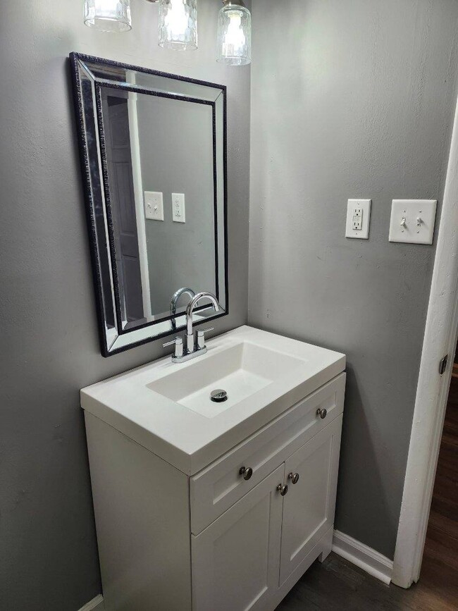 Building Photo - 1121 Morningside Dr