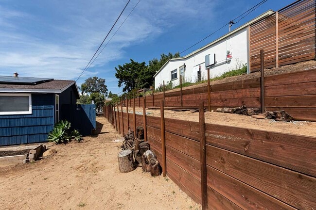 Building Photo - ** AMAZING ALLIED GARDENS 3/2 HOME 2 CAR G...