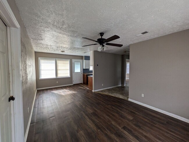 Building Photo - 12843-12849 Hamshire Rd