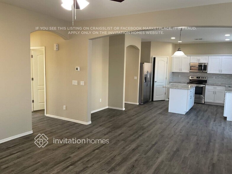 Building Photo - 17420 W Washington St