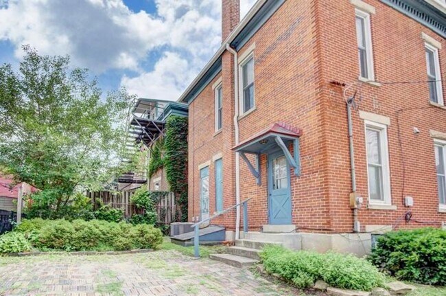 Building Photo - 128 King Ave