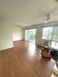 Building Photo - Recently Renovated 2 Bedroom / 1 Bath in K...