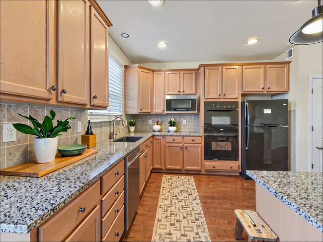 Building Photo - 20907 Houseman Terrace