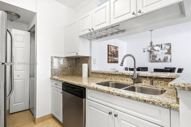 Building Photo - 17150 N Bay Rd