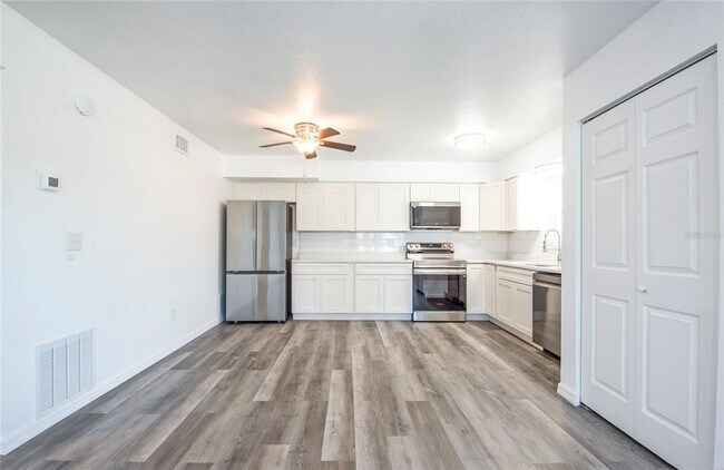 Building Photo - 717 E Gulf Blvd