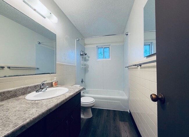 Building Photo - 2 bed and so much more!!!