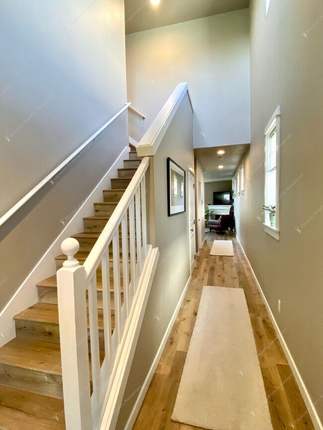 Building Photo - * Coming Soon * Beautiful Unfurnished 3-Be...