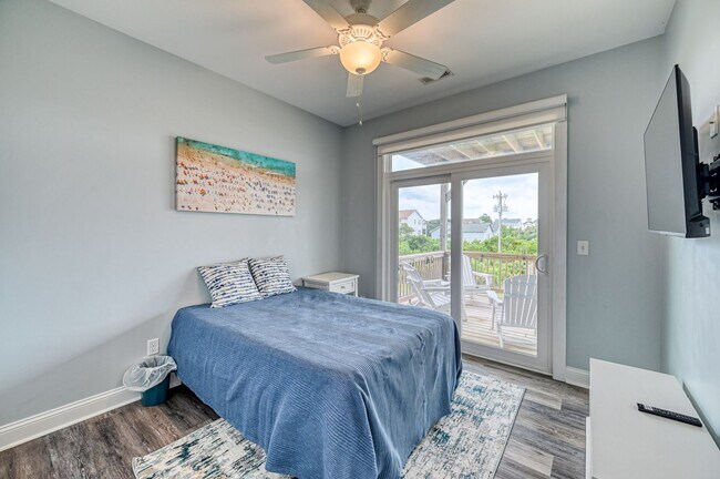 Building Photo - PET FRIENDLY FURNISHED OFF-SEASON RENTAL A...