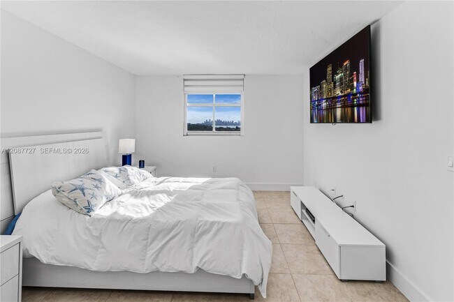 Building Photo - 5880 Collins Ave