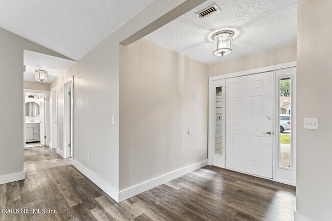 Building Photo - 13335 Currituck Dr N