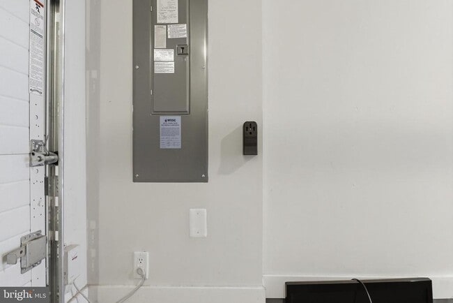 Building Photo - 16199 Columbus Ave