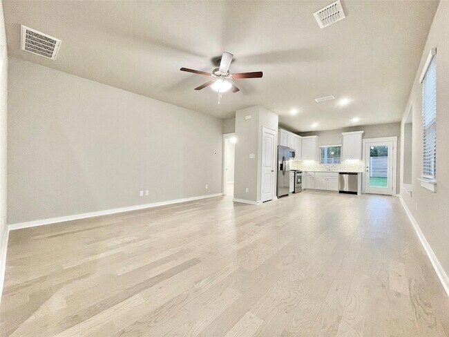 Building Photo - 2415 Lakey Cv