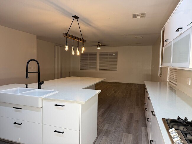 Building Photo - 42502 W Somerset Dr