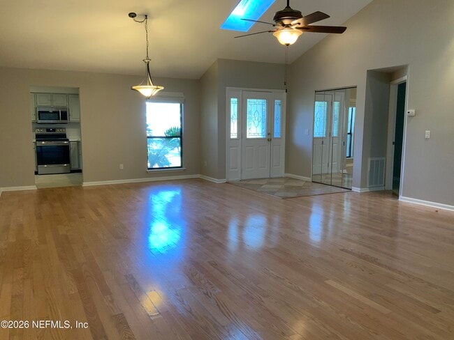 Building Photo - 1809 Kings Way