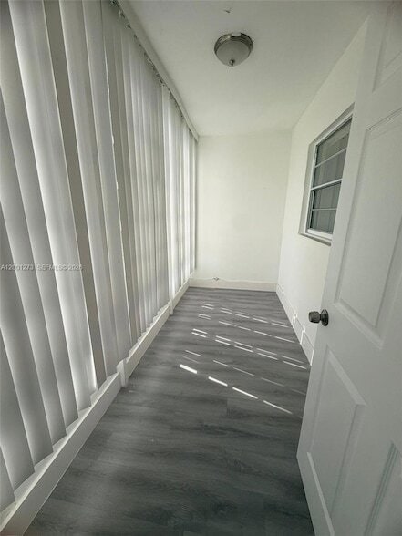 Building Photo - 20111 NE 27th Ct