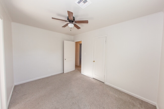 Building Photo - 1424 N Trenton Ave