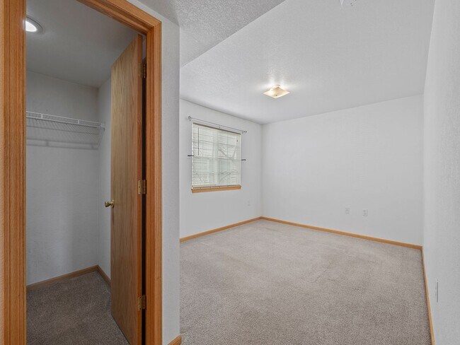 Building Photo - Well Maintained 2-Bed, 2-Bath Condo in Prime Location Near CSU!