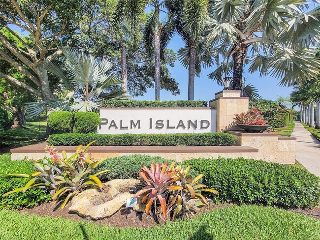 Building Photo - 410 Sabal Way