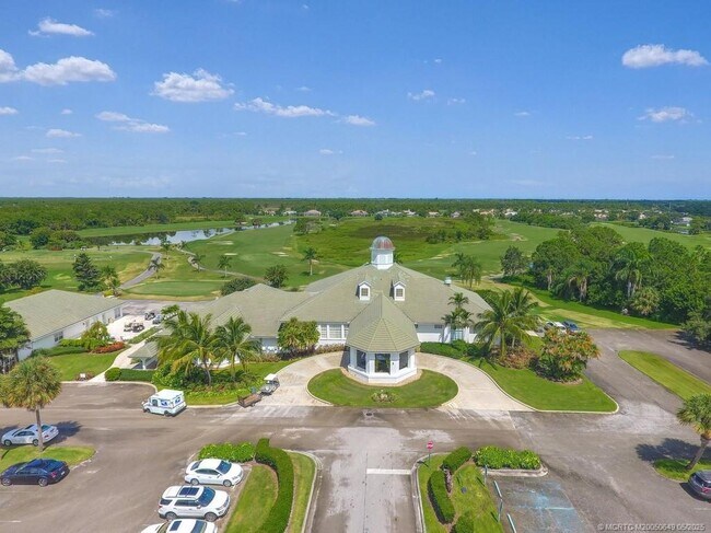 Building Photo - 8073 SE Double Tree Dr