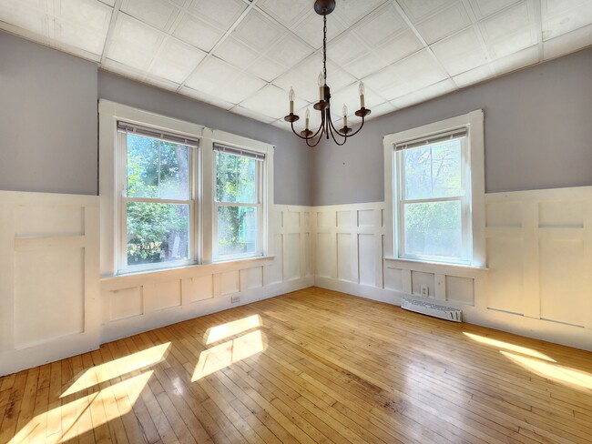 Building Photo - 387 College Ave