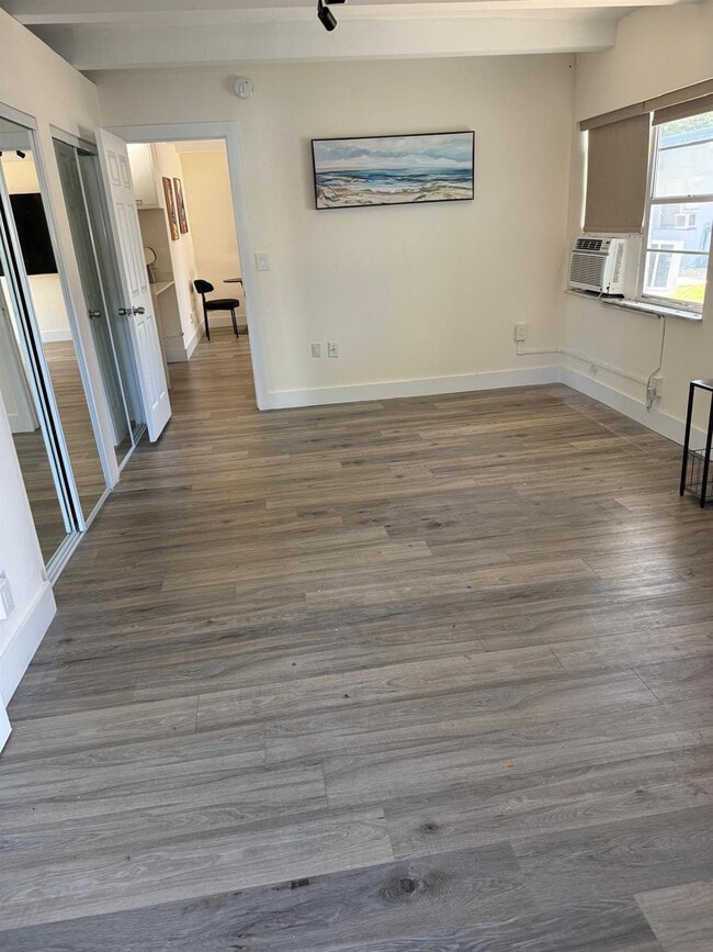 Building Photo - 1020 N Victoria Park Rd