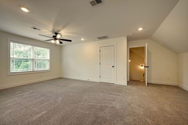 Building Photo - 420 Stonemeadow Rd